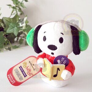Brand NEW Hallmark itty bittys Peanuts Snoopy Holiday Plush Caroling w Sound